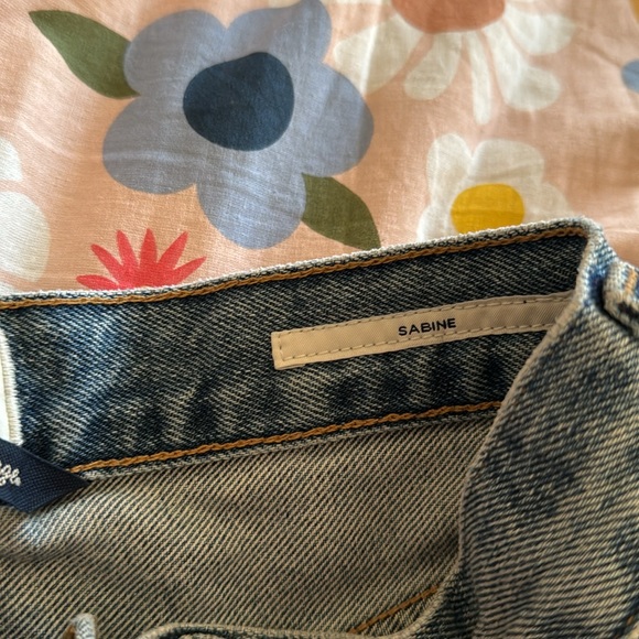 Citizen of Humanity Sabine Straight Jeans In Gretta Wash Sz 27 EUC Distressed - Picture 6 of 8